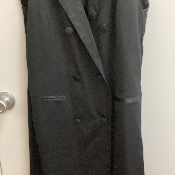 TAMAR size 6, long, sleeveless coat. - Picture 4 of 9